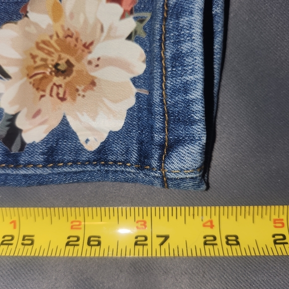 Ripped hole, flower pattern, embroidered women's boyfriend jeans - Picture 15 of 15